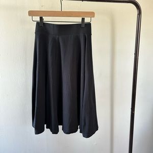 A line versatile, black skirt